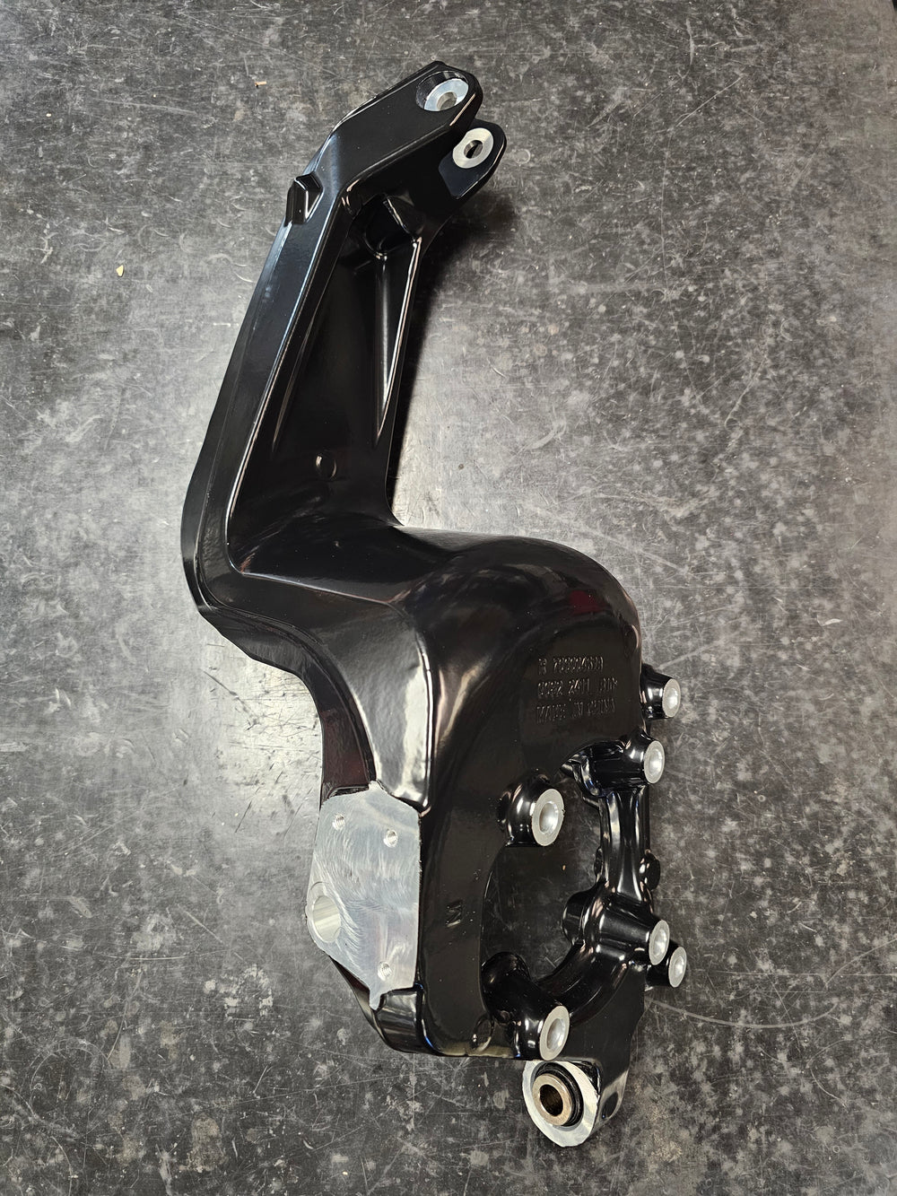 Maverick R Deep Black Rear Right Knuckle