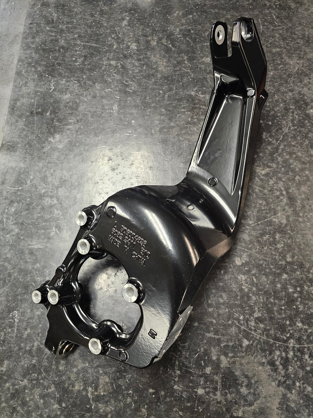Maverick R Deep Black Rear Left Knuckle