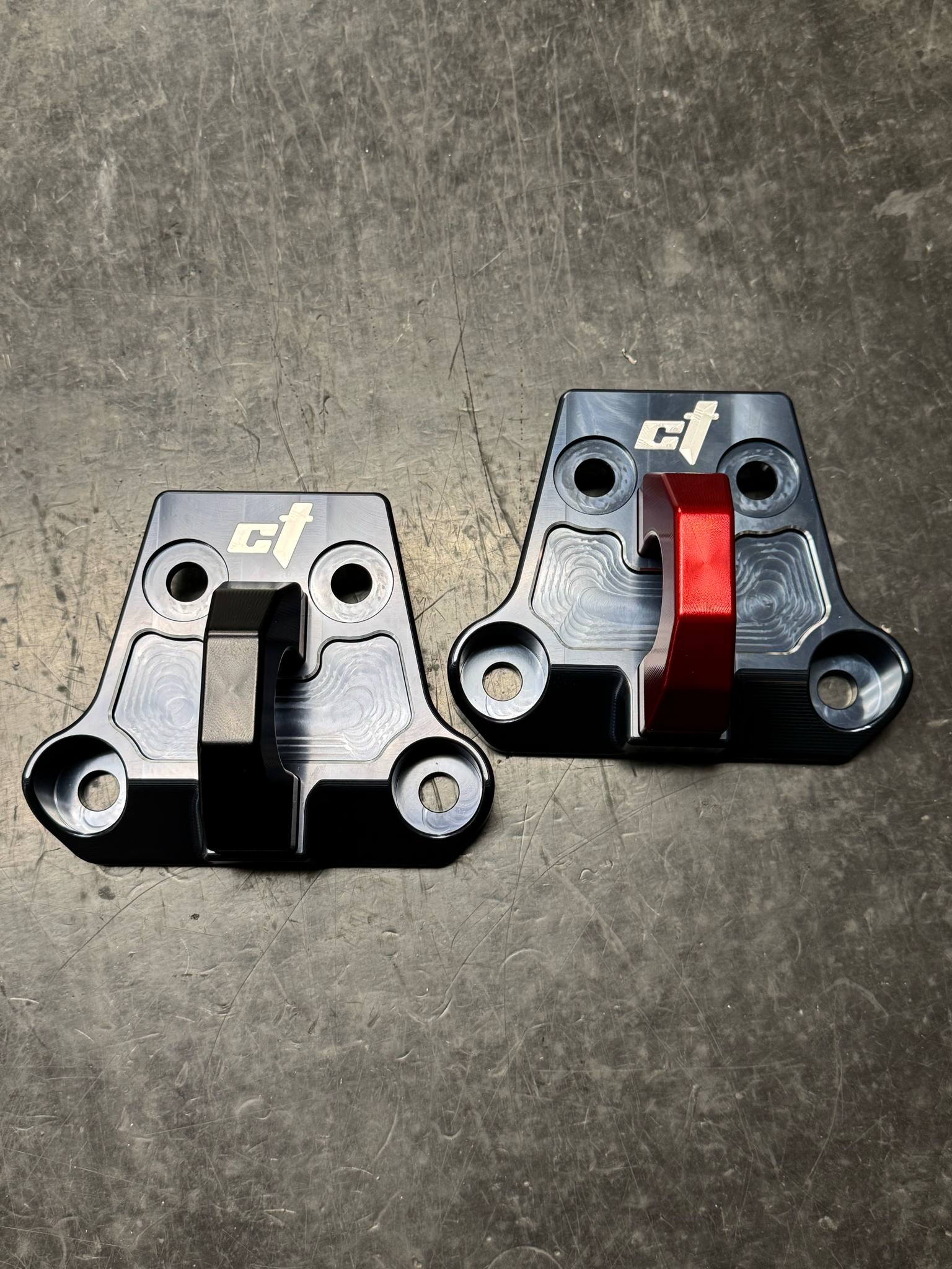 アール・ヌーヴォー　ツーハンドルトレイ Maverick R Tow Plate – CT Race Worx