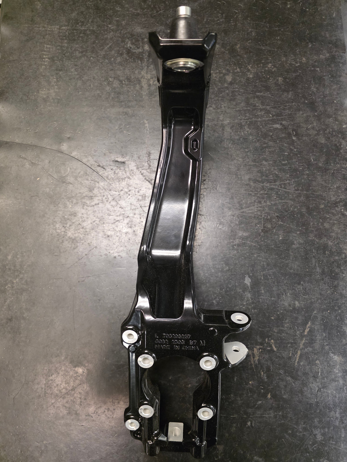 Maverick R Deep Black Front Left Knuckle