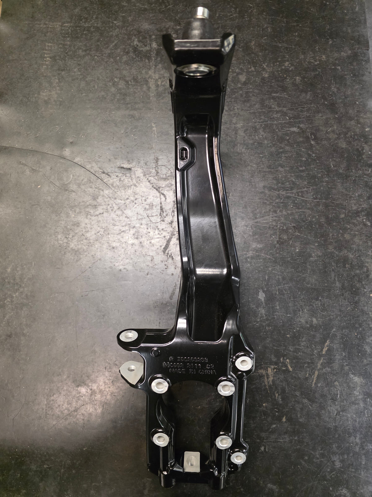 Maverick R Deep Black Front Right Knuckle